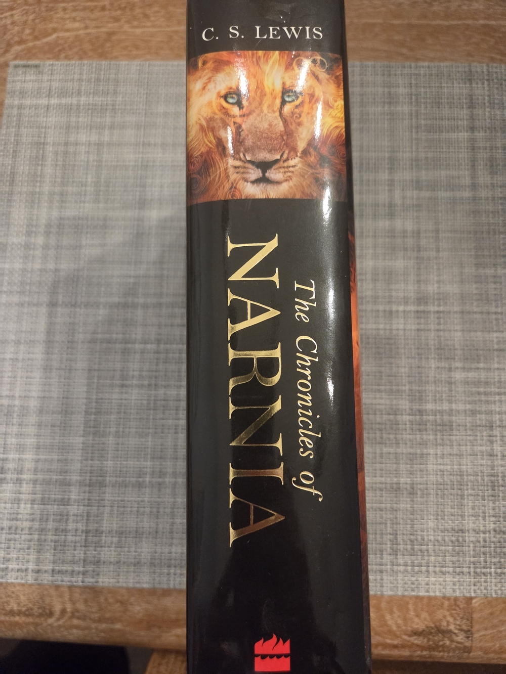 The Chronicles of Narnia by C.S. Lewis - Fiery Lion Cover - Picture 2 of 5